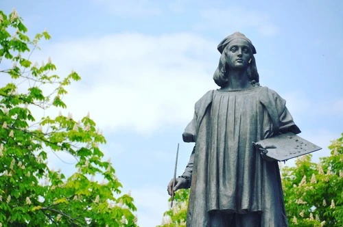 Monumento a Raffaello - Italy