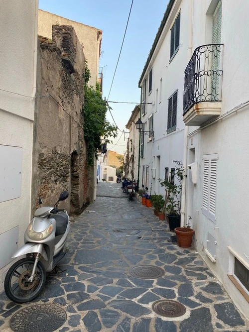 Calles de Cadaqués - Desde Carrer Nou, Spain