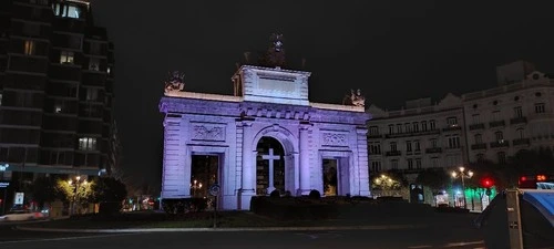 Puerta del Mar - Aus Jardines de la Glorieta, Spain