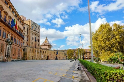 Palazzo Reale e Cappella Palatina - Dari Piazza del Parlamento, Italy