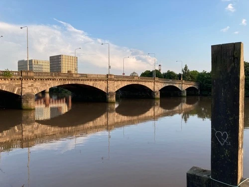 Gorbals Bridge - Aus Clyde Street, United Kingdom