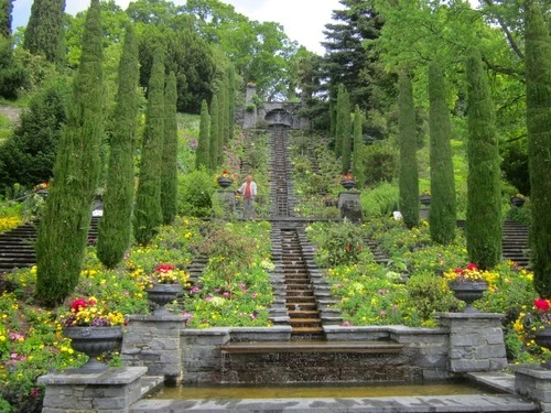 Italienische Blumen-Wassertreppe - Aus Courtyard, Germany