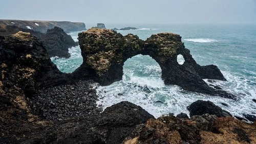 The Brigde - Aus Puente de piedra natural, Iceland