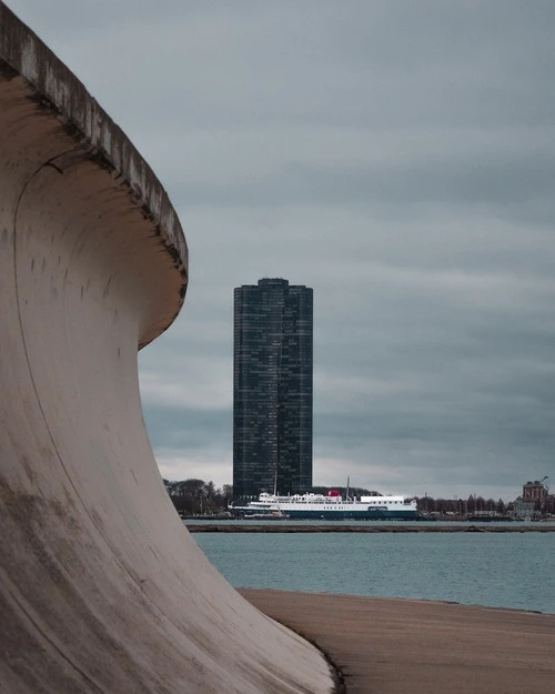 Lake Point Tower - Aus East if the Shedd Aquarium lower walkway, United States