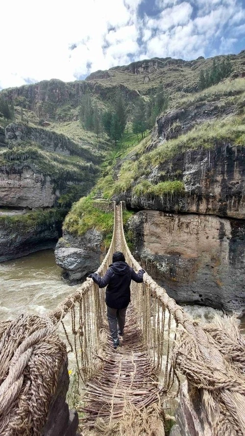 Puente inca q'eswachaka - Peru