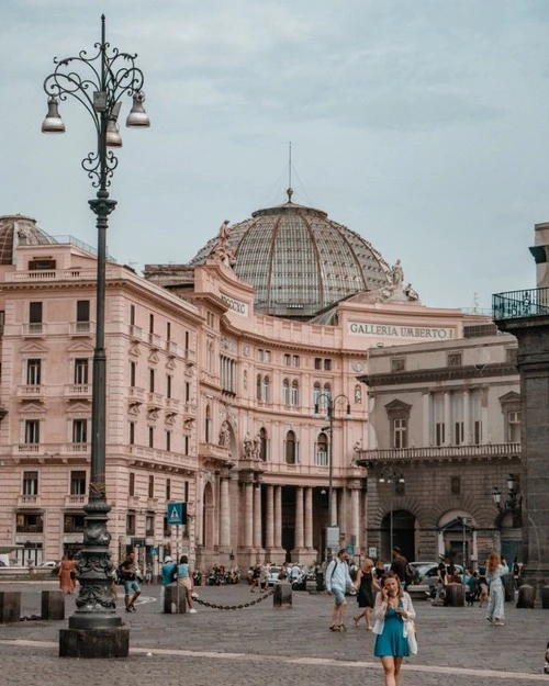 Galleria Umberto I - Aus Fontana del Carciofo, Italy