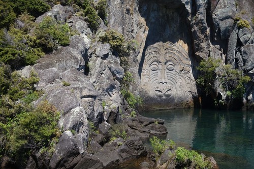 Mine Bay Maori Rock Carvings - Des de Mine Bay, New Zealand