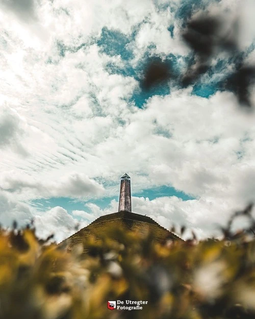 Monument Pyramide van Austerlitz - Desde South Side, Netherlands