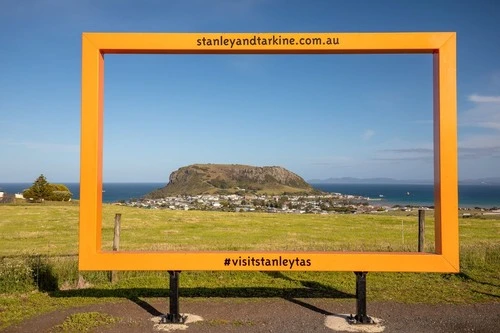 The Frame / Stanley and The Nut - Från Parking lot / Jimmy Lane Memorial Lookout, Australia