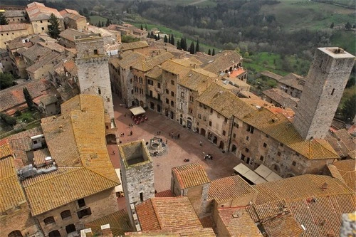 Piazza della Cisterna - Frá Torre Grossa, Italy