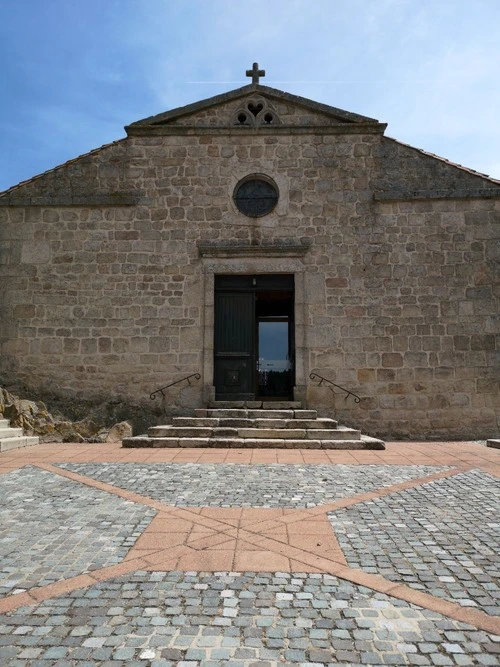 Eglise Saint-Pierre de Chambles - France