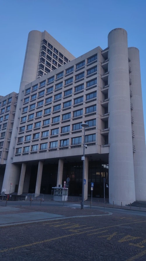 Palazzo Regione Emilia Romagna - Aus Parcheggio viale Aldo Moro, Italy