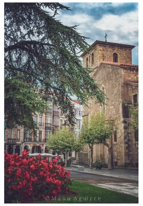 Iglesia San Nicolás de Bari - Aus Plaza Domingo Álvarez Acebal, Spain