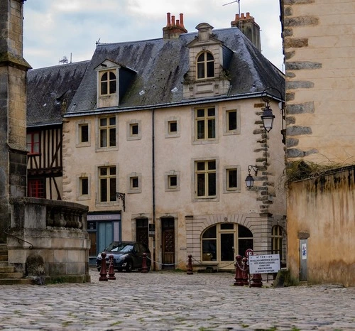 Place Saint Michel - От Dans le vieux Mans, France