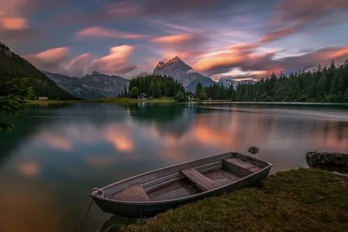 Arnisee mit Wolken - Switzerland