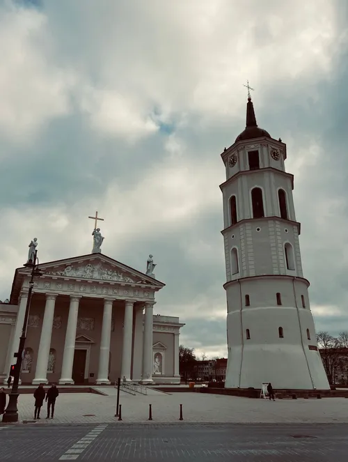 Vilnius Cathedral - Desde Gediminas street, Lithuania