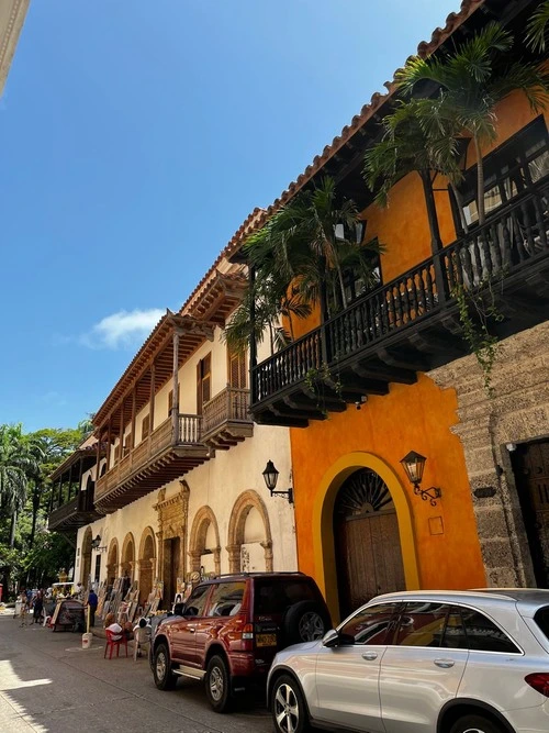 Plaza de Bolívar - Aus Calle de los Santos de Piedra, Colombia