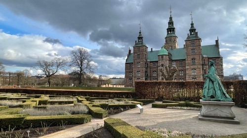 Rosenborg Castle - Dari Rosenhaven, Denmark
