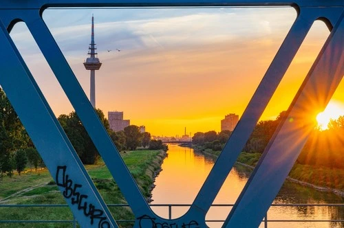 Fernmeldeturm - Desde Riedbahnbrücke Ost, Germany