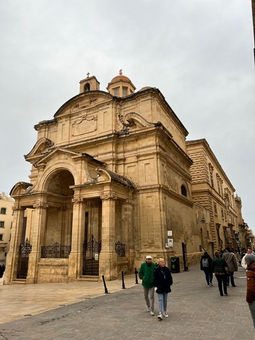 Knisja Santa Katerina tal-Italja - 从 Paul Boffa Monument, Malta