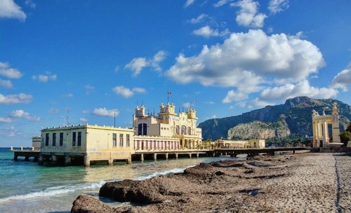 Ristorante Charleston - Desde Spiaggia Libera, Italy