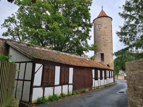 Gasse mit Turm - から Klosterweth, Germany