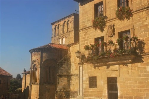 Collegiata di Santa Juliana - Aus Pl. las Arenas, Spain