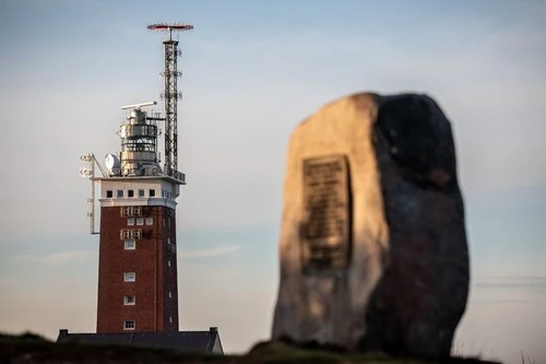 Leuchtturm und Gedenktafel - から Klippenrandweg, Germany