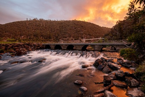 Bridges of Cataract Gorge Reserve - 从 Riverside South Esk River, Australia