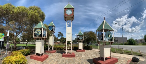 Clock tower - Desde Rossiter Road, Australia