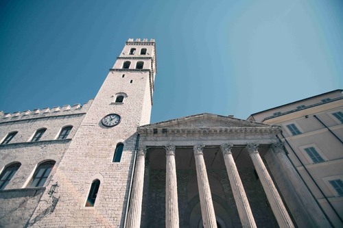 Minerva Tempel - Torre del Popolo - 从 Piazza del Comune, Italy