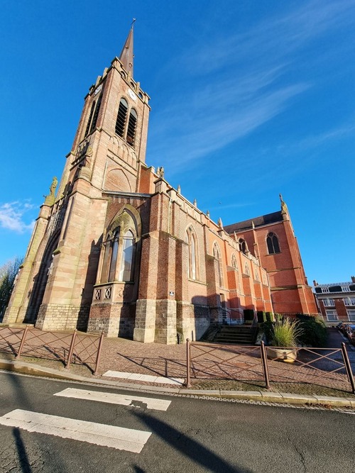 Église Catholique Saint-Michel à Quesnoy-sur-Deûle - France