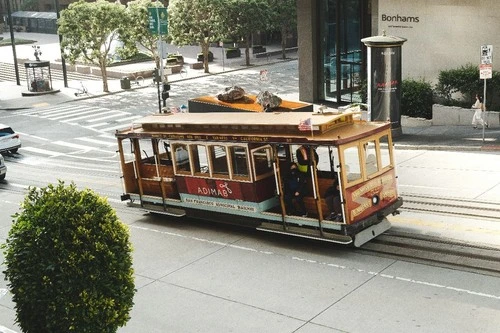 Cable Car - から Office building stairs east of Kearny, United States