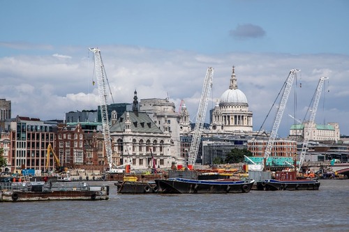 Thames with Saint Paul´s Cathedral - 从 Riverside Grass, United Kingdom