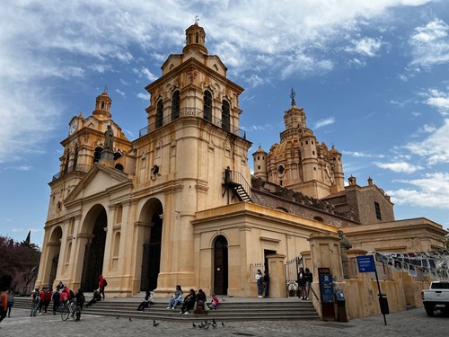 Catedral de Córdoba - Nuestra Señora de la Asunción - 从 Monumento al General San Martín, Argentina