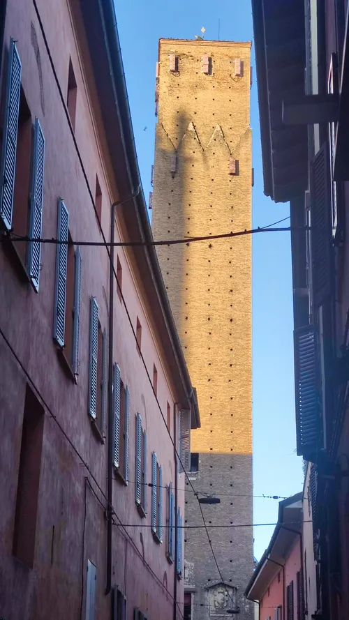 Torre dei Prendiparte - Aus Via Sant'Alò, Italy