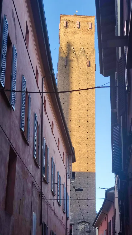 Torre dei Prendiparte - Från Via Sant'Alò, Italy