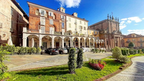 Piazza Vittorio Emanuele II - От Moncalieri, Italy