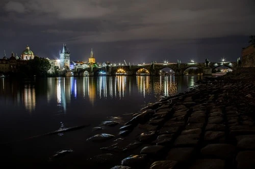 Karlsbrücke / Karlův most - From Flussufer nähe Park Cihelna, Czechia