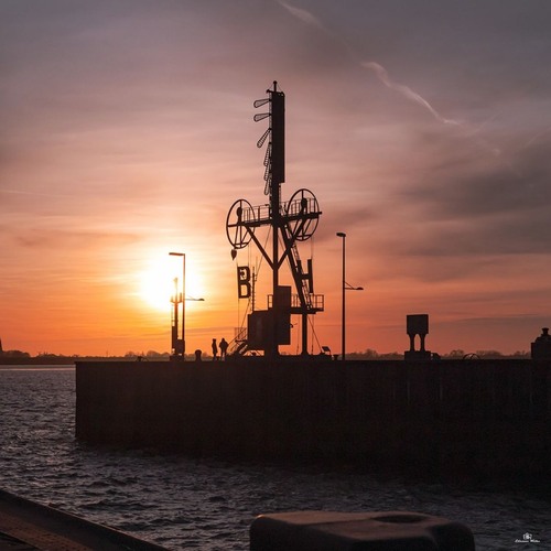 Das Windsemaphor in Bremerhaven - От Willy-Brandt-Platz, Germany