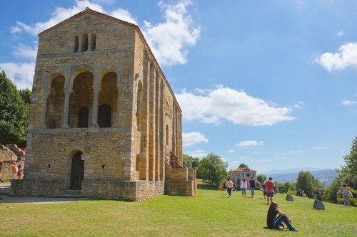 Iglesia de Santa María del Naranco - От Drone, Spain
