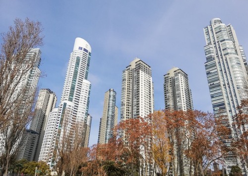 Torres de Puerto Madero - から Monument to the Naval Prefecture, Argentina