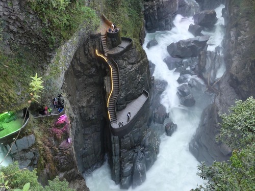 El Pailon del Diablo - Ecuador