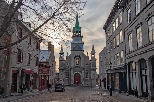 Notre-Dame-de-Bon-Secours Chapel - Depuis Entrance, Canada