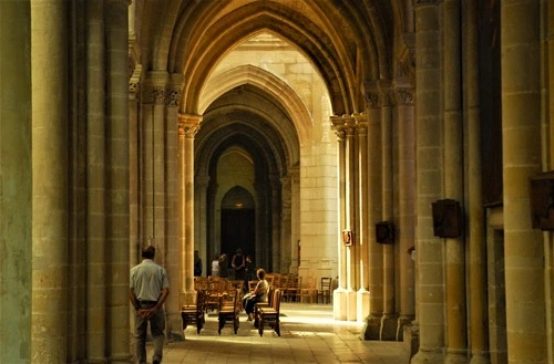 Cattedrale di Notre Dame - จาก Galleries, France