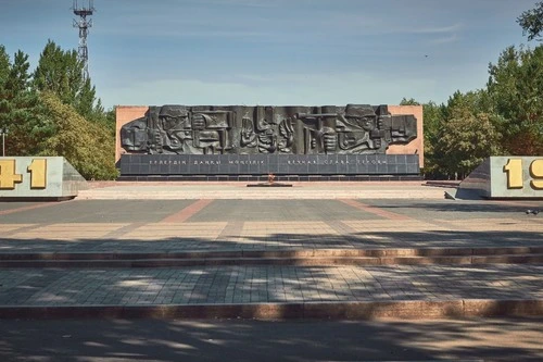 Eternal Flame - Desde WW2 Memorial, Kazakhstan