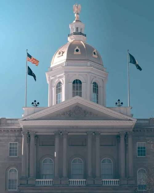 New Hampshire State House - Desde Backyard, United States