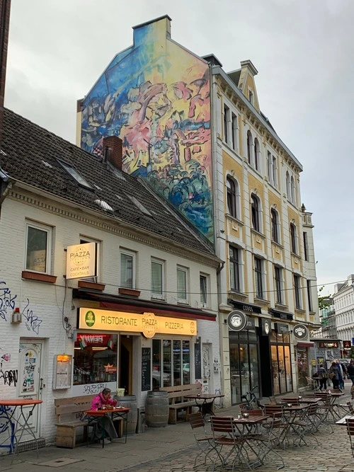 Hamburgo's Walls - Desde Alma Wartenberg Platz, Germany