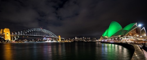 Sydney Opera & Bridge - Aus Bennelong Lawn, Australia