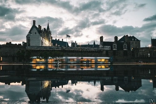 Château des ducs de Bretagne - Desde Miroir d'eau, France